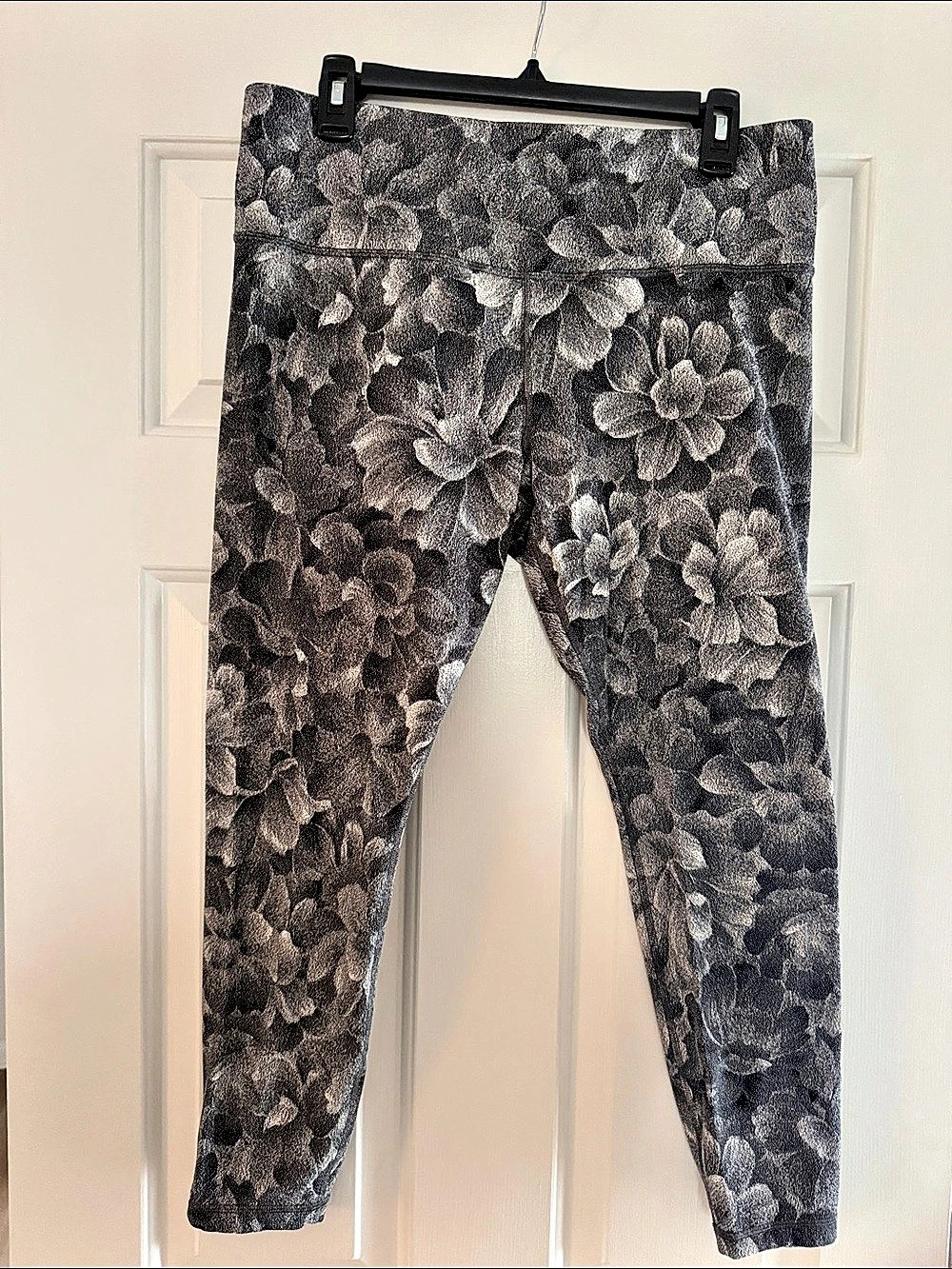 Athleta Salutation Stash High Rise 7/8 Legging Floral Leggings